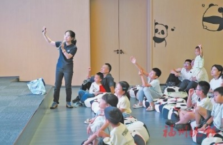 科普講座吸引小朋友參與。