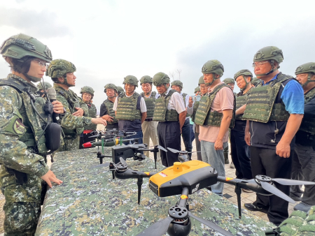 陸軍馬防部12日執行雲台操演，項目內容包括240等重砲射擊，以及無人機操演。（圖／文：馮紹夫）