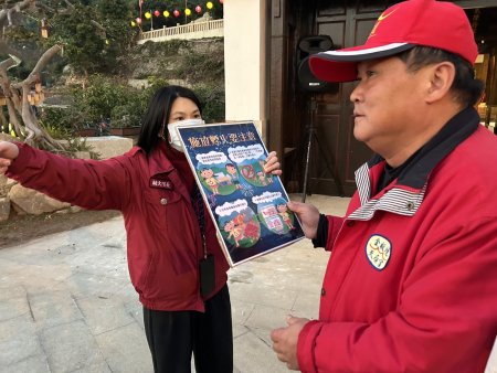 連江縣義勇消防總隊鳳凰志工大隊宣導分隊副大隊長葉家玲獲選「全國防火宣導志工菁英」。（圖：消防局）