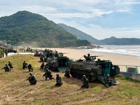 坂里海灘反登陸演練，驗證官兵防衛戰力。