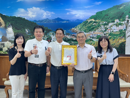 連江地院院長游文科調任苗栗　縣長頒贈榮譽縣民證