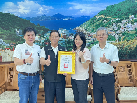 連江地檢署主任檢察官楊翊妘調派嘉義　縣長頒榮譽縣民證