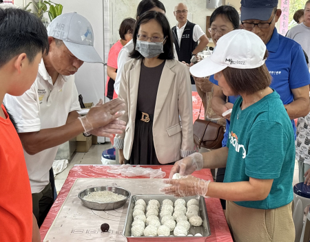 樂齡「食在馬祖」　祖孫攜手製作傳統米食