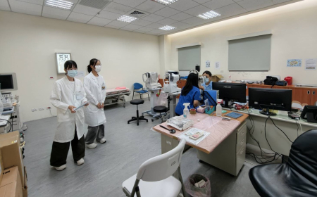 臺北醫學大學114醫療服務隊在北竿衛生所辦理夏令義診，集結牙科、皮膚科、中醫科、眼科及物理治療等專業醫療人力，提供鄉親診療、檢查及健康諮詢服務。（圖／文：鄭禮頤）