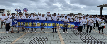 莒光鄉親專屬，全民超慢跑西莒場23日坤坵廣場登場，鄉親齊聚美麗的坤坵，跑出活力，也跑出健康。（圖／文：宋幸儒）