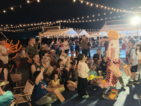 馬鼻灣假日市集從初夏一路熱鬧到夏末，29日晚間舉行閉幕儀式，30日完成今年最後一場活動，為兩個多月的夏季市集畫下句點。（圖／文：鄭禮頤）