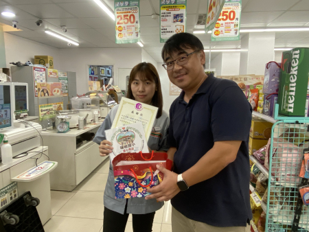 塘岐國小致贈愛心商店感謝狀及紀念品