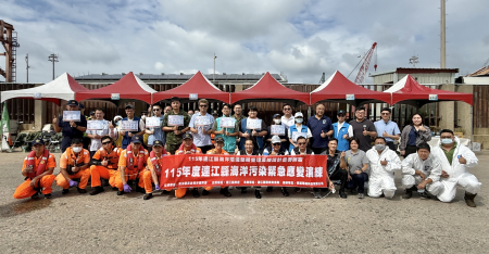 連江縣環資局攜手多單位舉辦海洋油污緊急應變實兵演練，強化面對突發性海洋污染事件的應變量能。（圖／文：王致潔）