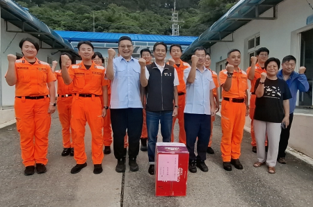 中秋將至送暖海岸巡　王忠銘感謝守護海域安全