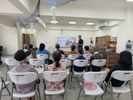 長青學苑前進橋仔　數位學習結合防詐宣導