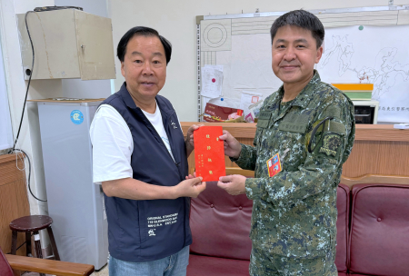感謝戍守辛勞　議長張永江致贈東引指揮部秋節加菜金