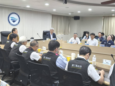 縣長王忠銘偕同議長張永江拜會航港局長葉協隆；王忠銘率縣府團隊參與航港局座談，探討馬祖海運與港埠建設發展。（圖：連江縣政府）