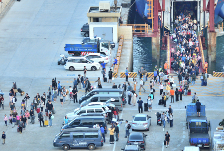 東引湧現旅遊人潮　逾400人登島