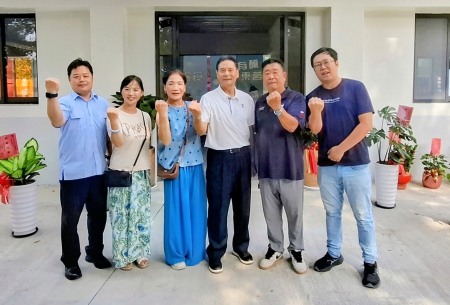 莒光地區在地農業展售推廣中心27日正式開幕，在地、南竿及旅台鄉親到場捧場，現場熱鬧。（圖／文：蔡夢玲）