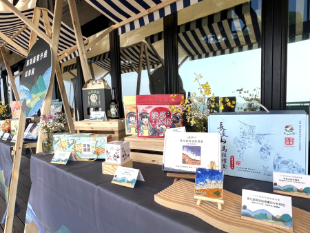 產發處「小島物嶼」產業升級成果展，展出112到115年輔導開發的產品成果。（圖／文：馮紹夫）