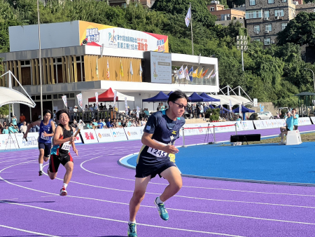 縣運10月4日開始進行各校田徑賽，陳永錚以及社女組400公尺接力破大會紀錄。（圖／文：馮紹夫）
