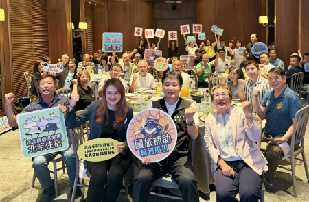 連江縣交旅局前往高雄舉辦觀光推介會，副縣長陳冠人邀請南台灣鄉親把握國旅補助來馬祖旅遊。（圖：交旅局）