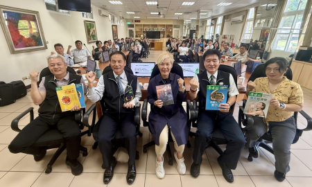 連江縣以深耕20餘年的胃癌防治成果，榮獲《康健》雜誌永續健康城市「政策典範獎」，董事長吳迎春率隊跨海來馬為縣府團隊頒獎。（圖／文：王致潔）