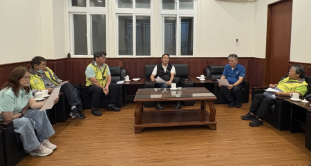 馬祖地質公園協會理事長莊順福昨日拜會縣長王忠銘，就環境推廣中心揭牌、環境教育場域中心認證及櫻花栽培規劃交換意見。（圖／文：鄭綿綿）