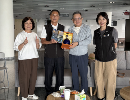 縣長王忠銘昨日於梅石藝文中心接待台灣地方創生基金會董事長、前國發會主委陳美伶及企業代表一行，交流馬祖近年施政、景點特色與藝術發展成果。（圖／文：鄭綿綿）