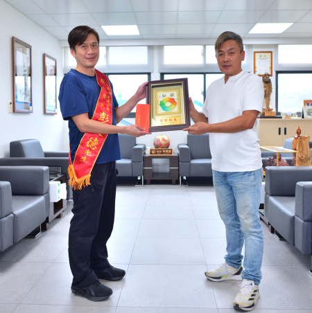慶祝榮民節　林德建代表縣長表揚模範榮民彭文德