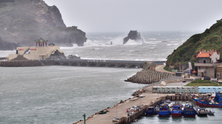薔琵颱風逼近　東引海域波濤洶湧