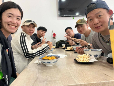 官兵品嚐馬祖在地特色美食，體驗閩東飲食文化。