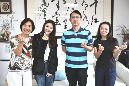 衛生局長陳美金會見國防部軍醫局補服隊勤專科醫師鄭謙（左2），感謝其來馬駐診強化本縣身心醫療。（圖／文：王致潔）