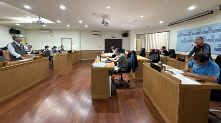 南竿鄉民代表會第12屆第8次定期會昨日進行鄉政總質詢議程，鄉長林志東率鄉政團隊備詢。（圖／文：鄭綿綿）