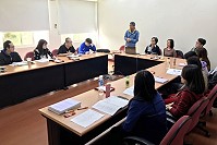 　連江縣107年度就業服務員職前80小時訓練課程30日正式開訓，邀請到國立師範大學特殊教育中心研究發展組長吳亭芳抵馬主講，民政處長王建華期許學員把握專家傳授機會專心學習。（圖／文：曹重偉）
