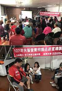 連江縣衛生福利局2日在西莒辦理「107年失智營養照護巡迴宣導講座」,吸引滿場鄉親到場聆聽。(圖/文:宋幸儒)