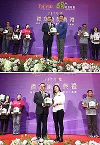 交通部觀光局107年度好客民宿標章認證受獎,馬祖3家接受副局長張錫聰頒獎。(圖:北竿芹壁愛情海、南竿雲津客棧提供)