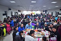 　東引鄉公所舉辦聖誕圍爐聚餐，鄉親參加踴躍，氣氛熱絡。（圖／文：陳其敏）
