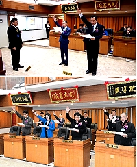 　連江縣第7屆縣議員25日宣誓就職，備受各界矚目的正副議長選舉也順利完成，議長由張永江順利連任，副議長則由周瑞國出線。（圖／文：曹重偉）