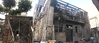 鐵板陳家古厝青石牆,木造梁柱、樓板,2樓吊腳樓型式懸挑在外,並有鵝頸椅(美人靠),去年12月21日開始修建。(圖:馮紹夫)