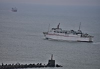 　東引居民搭乘軍租船-合富輪往返東引-南竿，鄉公所協調軍方提供床位，減輕搭船的辛苦。（圖：本報資料照片） 
