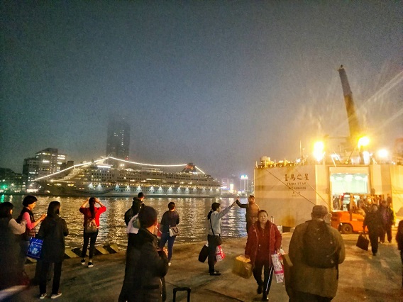 臺馬之星11日載運1天半滯留旅客晚間返台,11日夜間再開到馬祖疏運。(圖/連江縣交旅局)