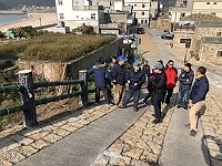 　改善大澳山入口車轍道安全，北竿各界現勘並建議拓寬改成全水泥路面。（圖／文：陳鵬雄）