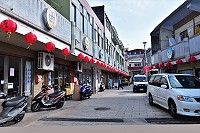 　懸掛花燈迎新春。（圖與文：陳其敏）