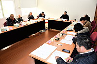 　連江縣選舉委員會22日召開第100次委員會議，就「第15任總統副總統選舉與第10屆立法委員選舉是否同日舉行投票」進行研議；主任委員王忠銘也以已完成階段性任務為由，請辭主委一職，將由縣長劉增應回任。（圖／文：曹重偉）