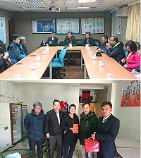 縣長劉增應、議長張永江、鄉長林德建22日與東引鄉民代表、村長座談暨府會首長、鄉長發放春節禮金及慰問金等。(圖:東引鄉公所)