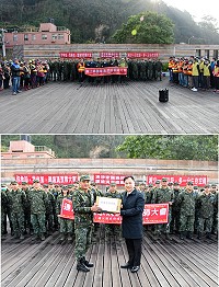 環境清潔總動員!連江縣環境資源局24日上午於介壽澳口公園舉辦108年「國家清潔週」誓師大會,場面壯觀;縣長劉增應致贈茶水,慰勉支援弟兄的辛苦。(圖/文:曹重偉)