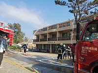 東莒消防分隊結合東莒義消分隊於27日下午針對故鄉民宿實施搶救演練。(圖/文:蔡夢玲)