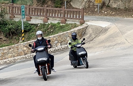 中華車全新emoving白牌普通重機型電動新車,日前運抵馬祖進行路試,預計今年第二季會正式推出。(中華汽車emoving原廠提供)