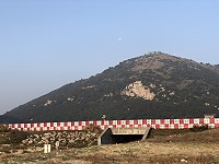 　北竿機場進行全新圍籬架設，有助提升整體飛安。（圖／文：陳鵬雄）