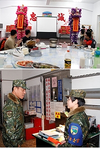 上圖:舞獅為除夕圍爐暖場。下圖:指揮官慰問春節留值人員。(圖/文:江耿逸)