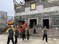 　橋仔三合殿神轎前往北竿各宮廟拜年並邀請各路神明元宵到橋仔做客。（圖／文：陳鵬雄）
