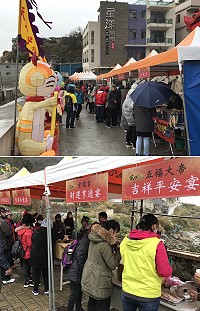 馬祖擺暝文化祭16日平安宴園遊會,各攤位販售多種馬祖傳統特色美食及特產。(圖/文:吳嘉榮)