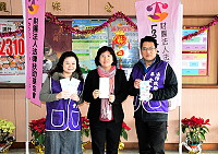 　為提升便民服務，法律扶助基金會馬祖分會特與縣府合作，18日首次下鄉，即在縣府大樓內設站為鄉親服務，由吳秀娥律師、業務承辦人到場提供鄉親免費法律諮詢。（圖／文：曹重偉）