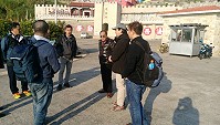 型塑東引人文地景街區幸福設施計畫即將開始細部設計,工務處、工程顧問公司再度前進東引,向鄉長林德建說明規劃構想及彙集意見。(圖:東引鄉公所)